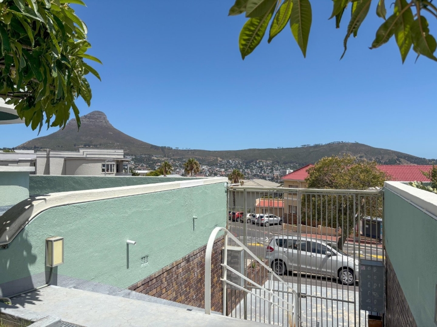1 Bedroom Property for Sale in Vredehoek Western Cape